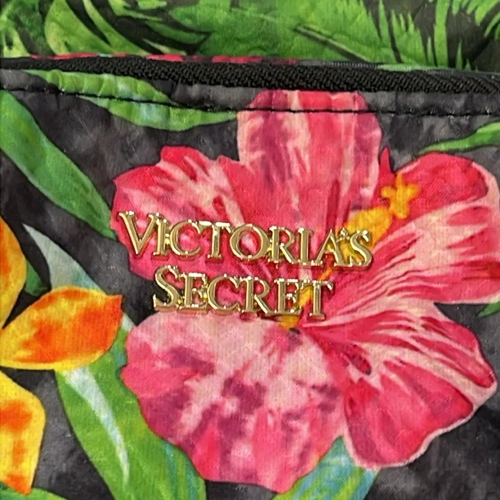 VICTORIAS SECRET FLORAL  Print Backpack with Chain Detail - Picture 4 of 11